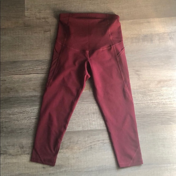 Old Navy Maternity High-Waisted Active Leggings - Picture 2 of 3